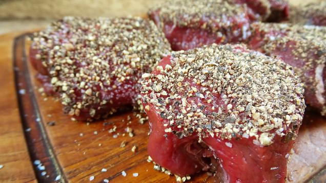 Full Draw Archery - PEPPERCORN-CRUSTED VENISON BACKSTRAP
